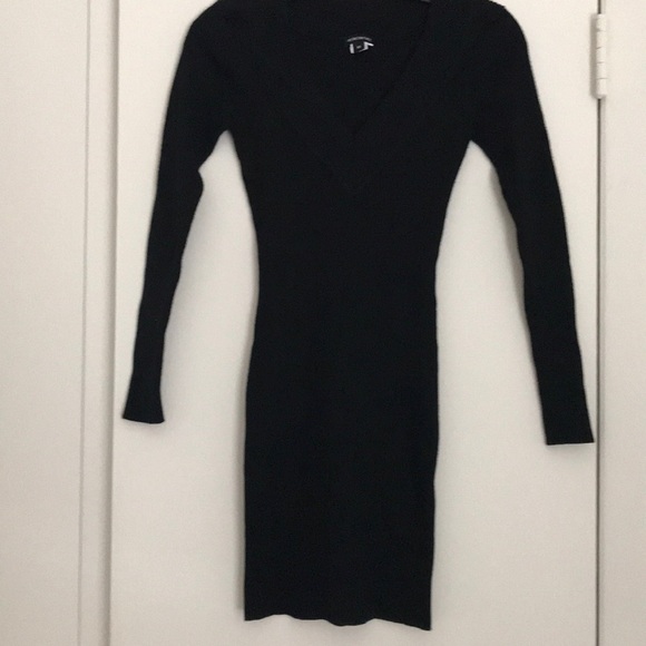 Dresses & Skirts - Black V-neck ribbed knit dress